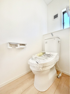 �g�C���@�����`Toilet�`�@�Y��E�X�b�L���E���K�ȃE�H�V�����b�g�t�g�C���ł��낰���Ԃł��B1�A2�K���Ƀg�C���X�y�[�X�I�̌������薾�邭�A���K��ԂƂȂ��Ă���܂��������g���ꏊ�����炱���̔z���ł��I