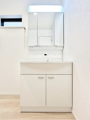 ���ʑ�E���ʏ��@�O�ʋ��̗��ɁA���ϕi��q���p�i�Ȃǂ����[�\�B���ʑ����������ƕۂ��܂��I