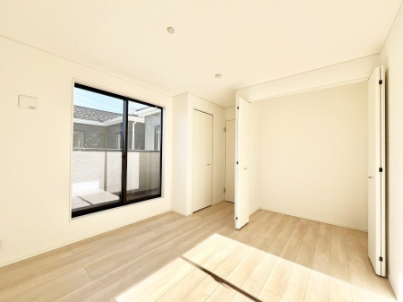 �Q���@�������P�������`Bed Room�`�@�؂̉����肪�₳�����t���[�����O�͈��炬�������炷�v���C�x�[�g��ԁB����߂̃t���[�����O�ł��̂ŁA�ǎ��Ƃ��}�b�`���A���������X�ɍL�������Ă������ʂ��B