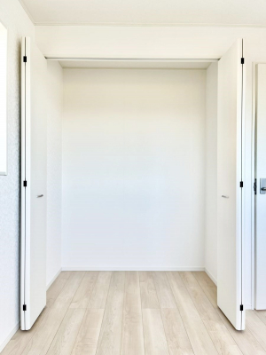 ���[�@�������P�������`Closet�`�@�ǖʃN���[�[�b�g������΃^���X��u���K�v���Ȃ��A�o������̂Ȃ��X�b�L����Ԃ��ێ��ł��܂��B����ꂽ�X�y�[�X��L���Ɋ��p�ł������B�ߗނ��̕i�Ȃǂ����Ղ���[�o���܂��ˁ�