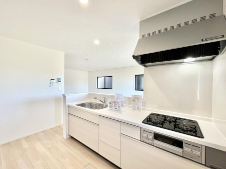 �L�b�`���@�������P�������`Kitchen�`�@�u���������͉�����낤�v����ȃL�b�`���Ȃ�v�������藿�����ł����Ⴂ�܂��B�L�b�`������̓��r���O����]�ł��܂��B�Ƒ����Ȃ��邨�Ƃ������ɂ������܂��B