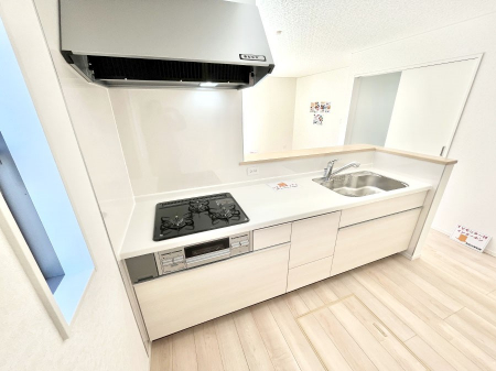 �L�b�`���@���������Ȃ���ł����Ƒ��Ƃ̉�b���y���߂�ΖʃL�b�`��