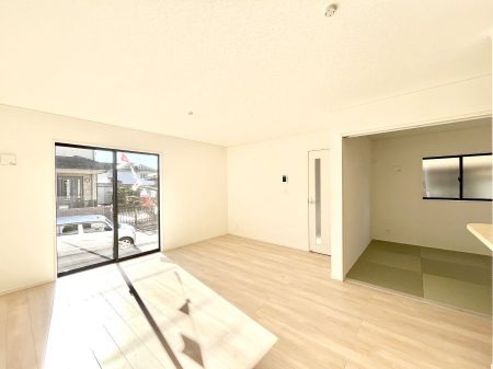 ���̑����ρ@�������P�������`Living�`�@�L���ȗz�������̏ꏊ���Ƃ炵�����B�����邱�̋�Ԃ݂͂�Ȃ̏Ί炪�W���ꏊ�A����Y��A���邱�Ƃ̂Ȃ����킢���Ȃ���b���y���ގ��ԁA��������̎v�����Ԃ���ꏊ�B