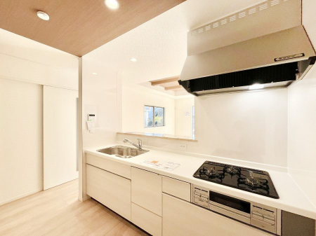 �L�b�`���@�����`Kitchen�`���r���O�����n����J�E���^�[�L�b�`���B���������Ȃ���Ƒ��ƃR�~���j�P�[�V�������Ƃ�邾���łȂ��A�傫�ȊJ���������邱�Ƃ��ł��܂��B  ���q�l�̐����������邱�Ƃ��ł��܂��ˁI