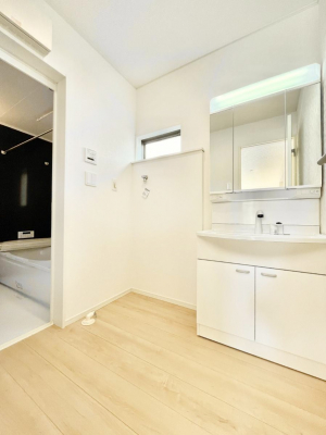 ���ʑ�E���ʏ��@�����`Dressing Room�`�@�Â��Ȃ肪���Ȑ��ʏ�����������ƍ̌��Ɗ��C���\�Ȃ̂ŋC�����悭���g�������܂��B�O�ʋ��^�C�v�̐��ʑ�͋������[�ŎU�炩�肪���Ȑ��ʏ����X�b�L����