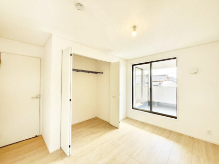 �Q���@�����`Bed Room�`�@�������������̂��ˌ��Ẵ����b�g�ł��B���Ƒ������������ƂŎ苷�Ɋ����Ă����Z�܂����ˌ��Ăł͊e�����v���C�o�V�[��ۂ��Ƃ��ł��܂��B�Z�܂��ɂ�Ƃ肪���܂�S�������b�N�X�ł��܂���