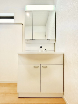 ���ʑ�E���ʏ��@�����`Dressing Room�`  ����������F�����œ��ꂳ��Ă���ƁA�X�b�L���Ɛ�������ۂ������܂��B  ���̗��ɂ͂����Ղ�Ǝ��[�X�y�[�X��W�������I  �����́A�V���v�����@�\�����d�����āB