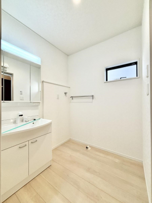 ���̑��@�������P�������`Dressing Room�`�@�Â��Ȃ肪���Ȑ��ʏ�����������ƍ̌��Ɗ��C���\�Ȃ̂ŋC�����悭���g�������܂��B�O�ʋ��^�C�v�̐��ʑ�͋������[�ŎU�炩�肪���Ȑ��ʏ����X�b�L����