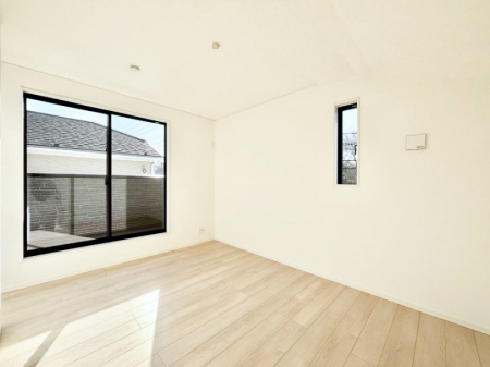 ���̑����ρ@�������P�������`Bed Room�`�@�؂̉����肪�₳�����t���[�����O�͈��炬�������炷�v���C�x�[�g��ԁB����߂̃t���[�����O�ł��̂ŁA�ǎ��Ƃ��}�b�`���A���������X�ɍL�������Ă������ʂ��B