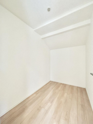 ���[�@�������P�������`Service Room�`�@���ւ╨�u�E�N���[�[�b�g�Ƃ��Ă��g��������֗��Ȕ[�ˁB���q�l�̕`�����G��A�������i�܂őS������Ă������Ƃ��ł��܂��B���[�������Ղ�݂��ăV���v���ȕ�炵�B