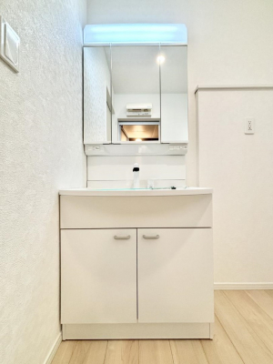 ���ʑ�E���ʏ��@�������P�������`Dressing Room�`  ����������F�����œ��ꂳ��Ă���ƁA�X�b�L���Ɛ�������ۂ������܂��B���̗��ɂ͂����Ղ�Ǝ��[�X�y�[�X��W�������I�����́A�V���v�����@�\�����d�����āB