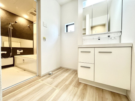 ���̑��@�����`Dressing Room�`�@�Â��Ȃ肪���Ȑ��ʏ�����������ƍ̌��Ɗ��C���\�Ȃ̂ŋC�����悭���g�������܂��B�O�ʋ��^�C�v�̐��ʑ�͋������[�ŎU�炩�肪���Ȑ��ʏ����X�b�L����