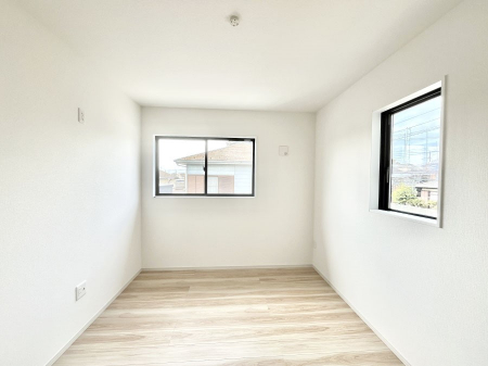 �q�������@�����`Bed Room�`�@�������������̂��ˌ��Ẵ����b�g�ł��B���Ƒ������������ƂŎ苷�Ɋ����Ă����Z�܂����ˌ��Ăł͊e�����v���C�o�V�[��ۂ��Ƃ��ł��܂��B�Z�܂��ɂ�Ƃ肪���܂�S�������b�N�X�ł��܂���