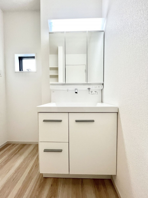 ���ʑ�E���ʏ��@�����`Dressing Room�`  ����������F�����œ��ꂳ��Ă���ƁA�X�b�L���Ɛ�������ۂ������܂��B  ���̗��ɂ͂����Ղ�Ǝ��[�X�y�[�X��W�������I  �����́A�V���v�����@�\�����d�����āB