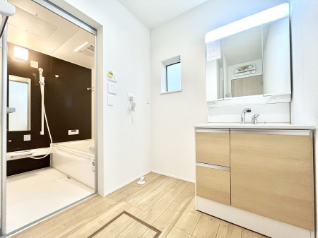 ���̑��@�����`Dressing Room�`�@�Â��Ȃ肪���Ȑ��ʏ�����������ƍ̌��Ɗ��C���\�Ȃ̂ŋC�����悭���g�������܂��B�O�ʋ��^�C�v�̐��ʑ�͋������[�ŎU�炩�肪���Ȑ��ʏ����X�b�L����