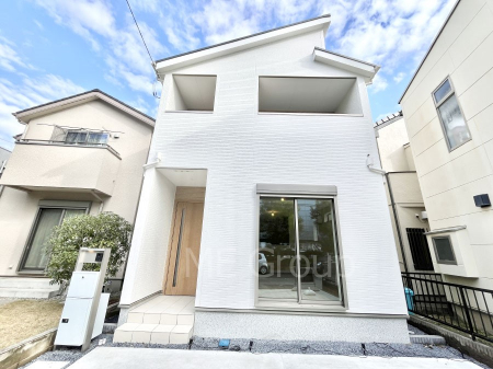 ���n�O�ώʐ^�@�O�ρ`Exterior�`�@��s���œ���̃X���[���C�t���΂Ɉ͂܂ꂽ�y�n�͓s��̌�����Y���ꂻ���B�l�G��ʂ��Ď��R�ƐG�ꍇ����X�|�b�g�����ӂɂ͐��肾������I�Z�݂����Ȃ�ƁB��炵�������B