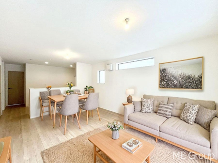 ���r���O�@�����`Living�`�@�Ƒ��̉�b��Ί炪�s���������r���O�ł��B�q���������Ă�p�����Ȃ���A�傫�ȃ\�t�@��_�C�j���O�e�[�u���ł������H���������肭�났�����􂻂�Ȗ������������Ԃł��I���Ƌ��CG�ł�