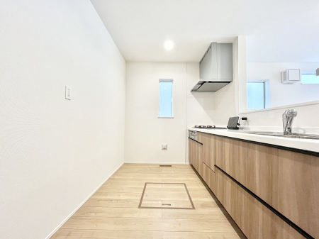 �L�b�`���@�����`Kitchen�`�@���R�������鑋�̂���L�b�`���������g���ꏊ�����炱���A�g��������l�����܂����B�������Ƃ����L�b�`���R�[�i�[�͎����L���Ȏd�オ��ƂȂ��Ă���܂��B