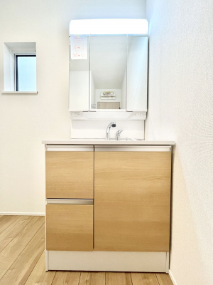 ���ʑ�E���ʏ��@�����`Dressing Room�`  ����������F�����œ��ꂳ��Ă���ƁA�X�b�L���Ɛ�������ۂ������܂��B  ���̗��ɂ͂����Ղ�Ǝ��[�X�y�[�X��W�������I  �����́A�V���v�����@�\�����d�����āB