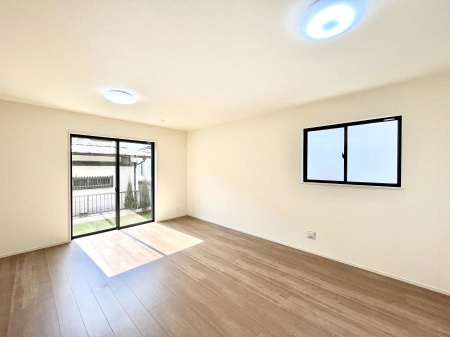 ���̑����ρ@�Ƒ��̏Ί炪���R�Ɛ��܂�Ă���A����ȕ��͋C�̃_�C�j���O�Ɏd�オ���Ă��܂��B