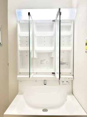 ���̑����ρ@�O�ʋ��̗��ɁA���ϕi��q���p�i�Ȃǂ����[�\�B���ʑ����������ƕۂ��܂��I