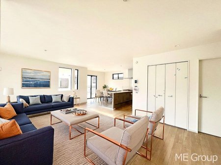 ���r���O�@�����`Living�`�@�Ƒ��̉�b��Ί炪�s���������r���O�ł��B�q���������Ă�p�����Ȃ���A�傫�ȃ\�t�@��_�C�j���O�e�[�u���ł������H���������肭�났�����􂻂�Ȗ������������Ԃł��I���Ƌ��CG�ł�