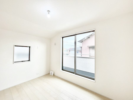 �Q���@�����`Bed Room�`�@2�ʍ̌����m�ۂ������邢�����́A���ʂ����ǂ��A��ϋ��S�n�̗ǂ���ԂƂȂ��Ă���܂��B�u�₩�ȕ��������ċN���钩�́A���K�����̎n�܂�ɁI���������ʕ����ƂĂ��ǂ��Z�܂���