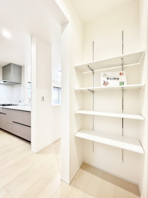 ���̑����ρ@�L�b�`���ɂ̓p���g���[�I�H�ނ̃X�g�b�N�͂������A���p�i�̎��[�Ȃǎg�����͂��낢��I