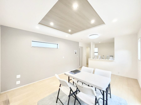 ���̑����ρ@�����`Living�`�@�L���ȗz�������̏ꏊ���Ƃ炵�����B�����邱�̋�Ԃ݂͂�Ȃ̏Ί炪�W���ꏊ�A����Y��A���邱�Ƃ̂Ȃ����킢���Ȃ���b���y���ގ��ԁA��������̎v�����Ԃ���ꏊ�B