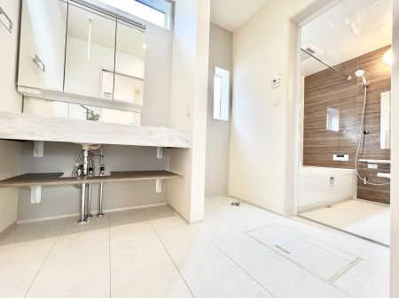 ʑEʏ@`Dressing Room`@ÂȂ肪Ȑʏƍ̌ƊC\Ȃ̂ŋC悭g܂BOʋ^Cv̐ʑ͋[ŎU炩肪ȐʏXbL