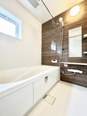 @`Bath Room`@t̃oX[́Ǎ薾邭C̗ǂԂłB邱ƂŁACǍDB芰oX[ŁÃoX^Cy݂ɂȂ肻łB