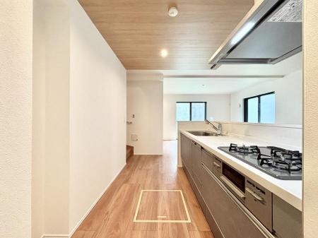 �L�b�`���@���������Ȃ���ł����Ƒ��Ƃ̉�b���y���߂�ΖʃL�b�`��