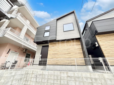 ���n�O�ώʐ^�@�O�ρ��P�������`Exterior�`�@��ˌ��Ă̑傫�ȃ����b�g�́A�����B�́u�y�n�v���u���R�Ɂv�g���鎖�ł��B�K�[�f�j���O��c�h�x�C�Ԃ�o�C�N�̎�ȂǗl�X�ȗp�r�ŗ��p�ł��܂��B