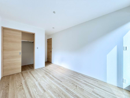 �q�������@�������P�������`Bed Room�`�@�؂̉����肪�₳�����t���[�����O�͈��炬�������炷�v���C�x�[�g��ԁB����߂̃t���[�����O�ł��̂ŁA�ǎ��Ƃ��}�b�`���A���������X�ɍL�������Ă������ʂ��B