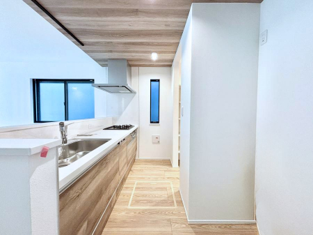 �L�b�`���@�������P�������`Kitchen�`�@���R�������鑋�̂���L�b�`���������g���ꏊ�����炱���A�g��������l�����܂����B�������Ƃ����L�b�`���R�[�i�[�͎����L���Ȏd�オ��ƂȂ��Ă���܂��B