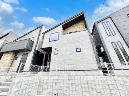 ���n�O�ώʐ^�@�������ꂽ�O�ρA�㎿�ȏZ��Ԃ��L���鎺���͉i�����S���ĉ߂�����Z���ł��B 