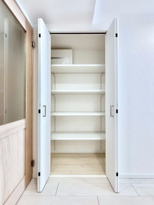 ���̑����ρ@�L�b�`���ɂ̓p���g���[�I�H�ނ̃X�g�b�N�͂������A���p�i�̎��[�Ȃǎg�����͂��낢��I