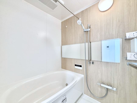 �����@����̔�������Ă���閾�邢�������̂���o�X���[��  