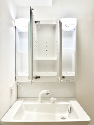 ���̑����ρ@�O�ʋ��̗��ɁA���ϕi��q���p�i�Ȃǂ����[�\�B���ʑ����������ƕۂ��܂��I