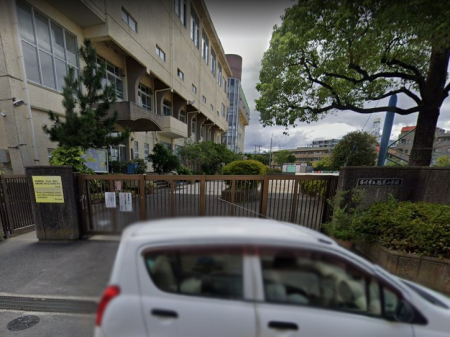 ���ӊ��@���w�Z 890m �s��s�����h���w�Z