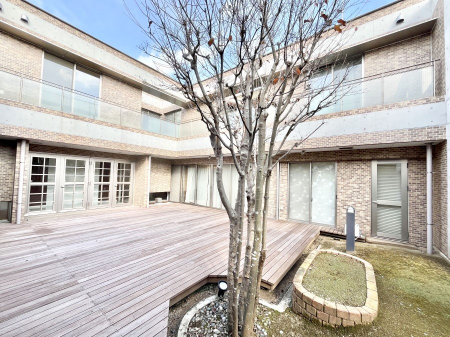 ���̑����ρ@�ݔ��u����v�̃A�E�g�h�A�X�y�[�X�̓v���C�o�V�[�������A�Ƒ��̑�؂ȏꏊ�B  