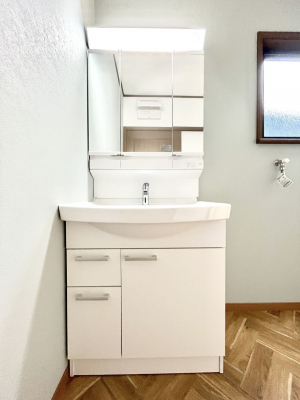 ʑEʏ@邢ʏ͖̐gxxyłႢłB