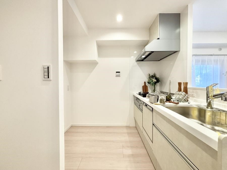 �L�b�`���@�������̂������ŉƑ��̏Ί炪�L����܂��I