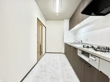 �L�b�`���@�������̂������ŉƑ��̏Ί炪�L����܂��I