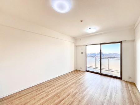 ���r���O�@�傫�ȑ����炽���Ղ�̗z���ƕ����������郊�r���O  