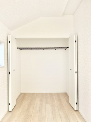 ���[�@�����`Closet�`�@�ǖʃN���[�[�b�g������΃^���X��u���K�v���Ȃ��A�o������̂Ȃ��X�b�L����Ԃ��ێ��ł��܂��B����ꂽ�X�y�[�X��L���Ɋ��p�ł������B�G�߂̈ߗނ��̕i�Ȃǂ����Ղ���[�o���܂��ˁ�