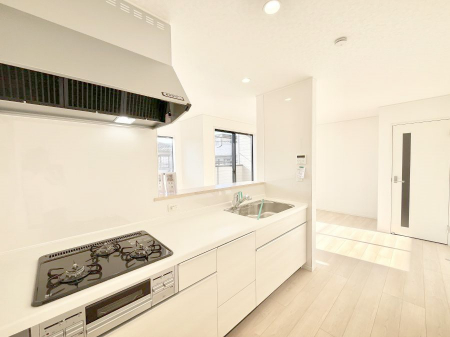 �L�b�`���@�����`Kitchen�`  ���r���O�����n����J�E���^�[�L�b�`���B  ���������Ȃ���Ƒ��ƃR�~���j�P�[�V�������Ƃ�邾���łȂ��A�傫�ȊJ���������邱�Ƃ��ł��܂��B  ���q�l�̐����������邱�Ƃ��ł��܂��ˁI