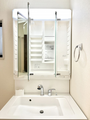 ���̑����ρ@�O�ʋ��̗��ɁA���ϕi��q���p�i�Ȃǂ����[�\�B���ʑ����������ƕۂ��܂��I