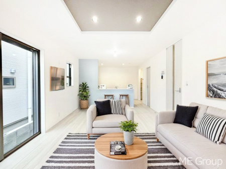 ���r���O�@�Ƒ��̘a�₩�ȉ�b���������Ă������B�J�����̂��郊�r���O�ł��B���Ƌ��CG�ł�  