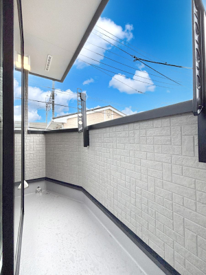 �o���R�j�[�@�����`Balcony�`�o���R�j�[�͉������z���������݁A���z�c����󕨂��C�����悭�������Ƃ��ł��܂��B�g���₷���J���I�ȃo���R�j�[�ł����z�����������Ղ�~�蒍���A�o���R�j�[�t���Z�܂��B  